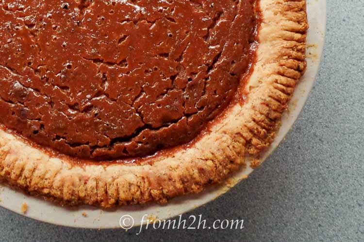 Pumpkin Pie | Traditional Thanksgiving Dinner Menu and Recipes, with a printable menu card (great for dressing up your Thanksgiving dinner table) and cooking schedule to help make sure everything gets done on time