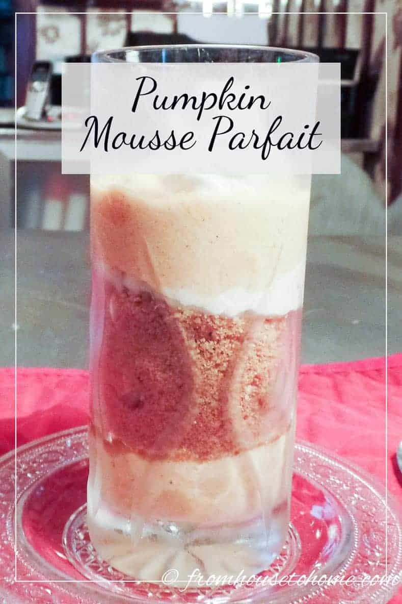 Pumpkin mousse parfait | Love pumpkin desserts but want something a little lighter than pie? Try this delicious pumpkin mousse parfait that can also be made ahead of time.