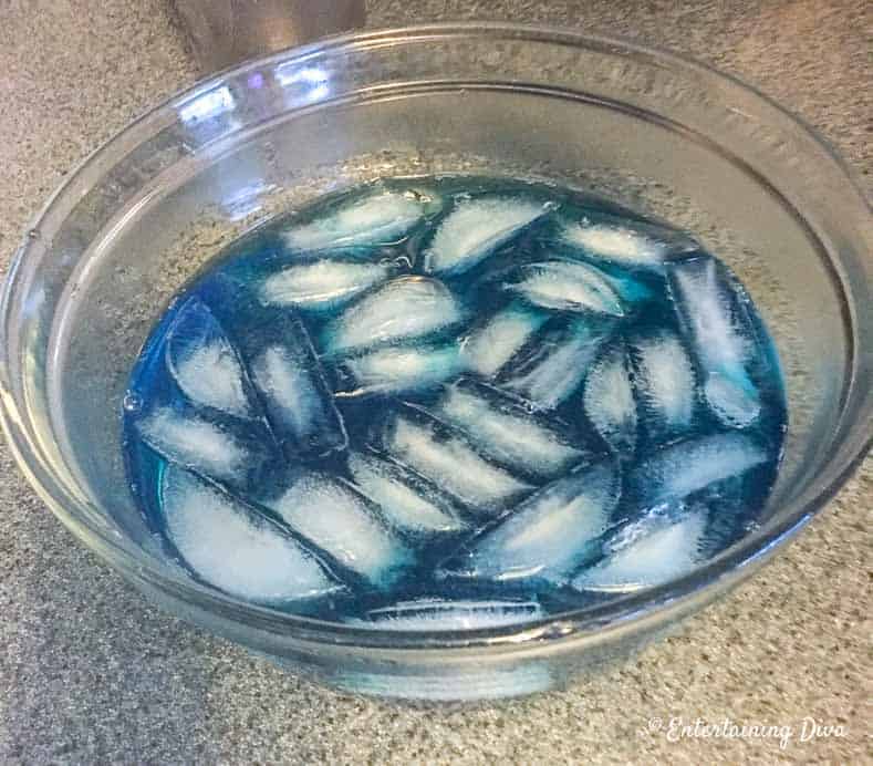 Add the alcohol and ice mixture to the berry blue jello