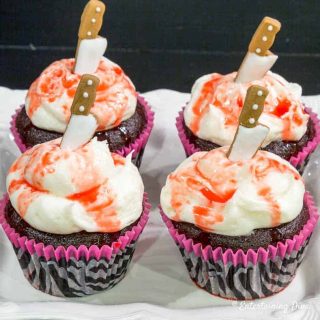 bloody knife Halloween cupcakes