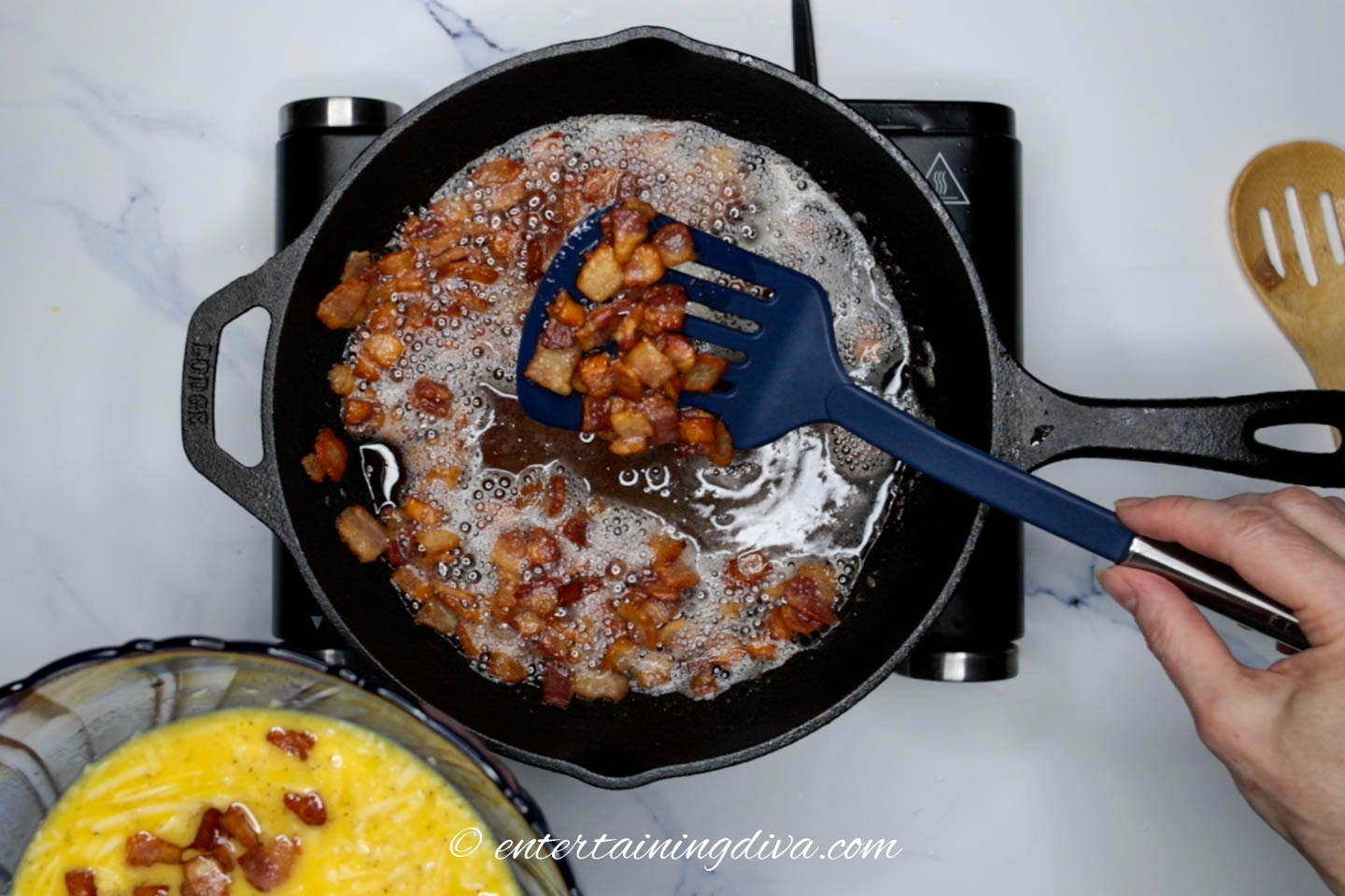 How to transfer bacon from the pan to the egg mixture