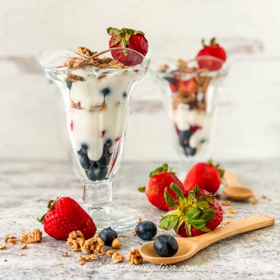 strawberry blueberry yogurt parfait in glasses