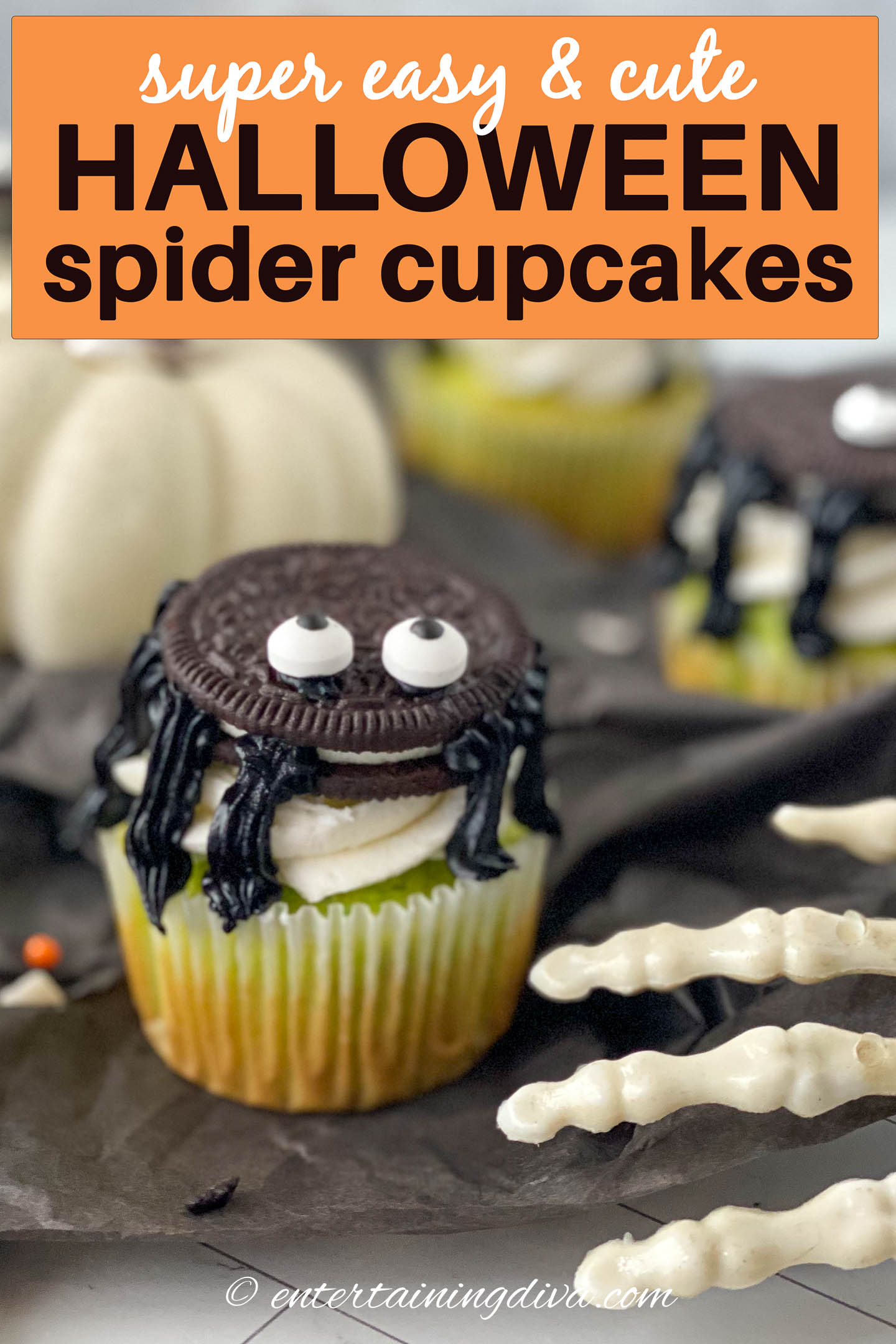 super easy and cute Halloween spider cupcakes