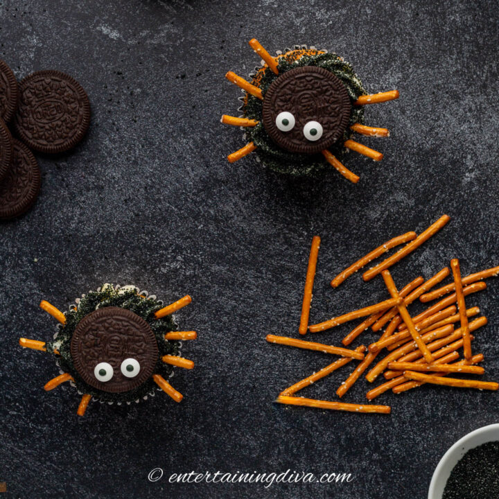 spider cupcakes with Oreo cookie bodies and pretzel legs