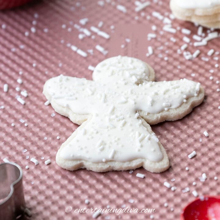 simple Christmas angel sugar cookie
