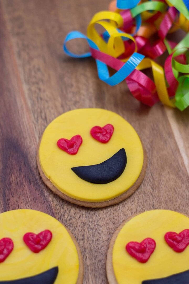 smiley emoji heart eyes Valentine cookies