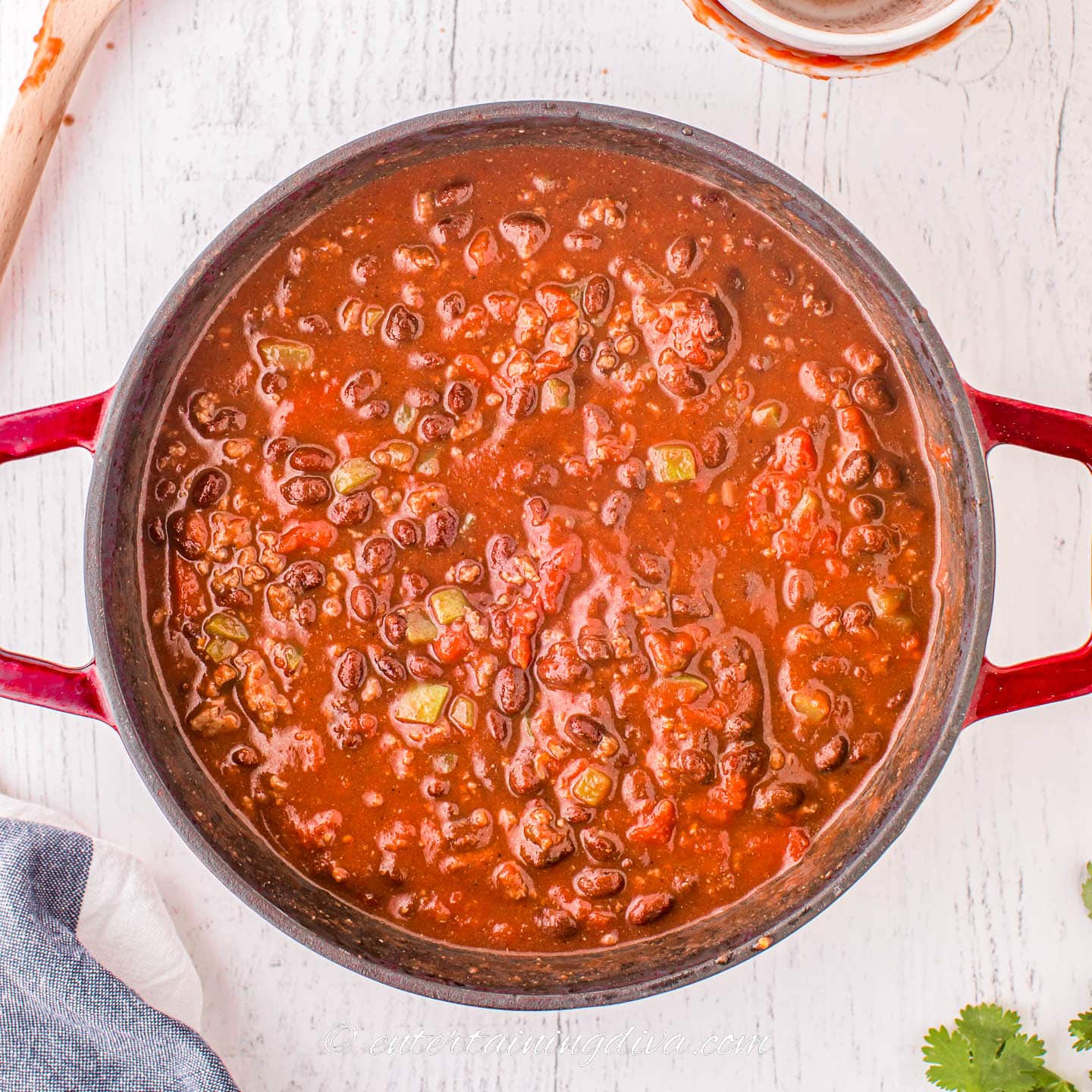 thick chili in a dutch oven