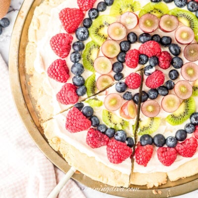 sugar cookie fruit pizza with cream cheese frosting