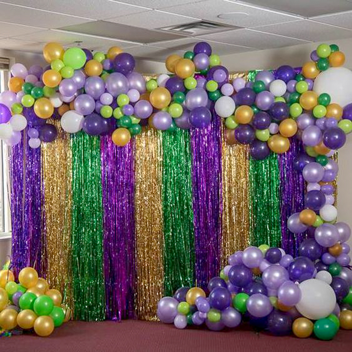 Mardi Gras garland made of balloons