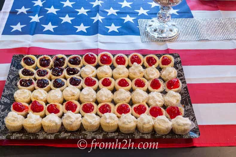 Patriotic Desserts | Easy and Elegant 4th of July Party Ideas | If want some 4th of July party ideas, this list will help with food, desserts and decorations...everything for the ultimate Independence Day celebration!