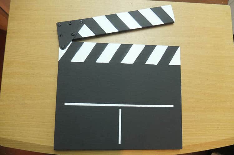 DIY Movie Clapper (from somethingoneverything.com) | 15 Fabulous Oscar Party Ideas