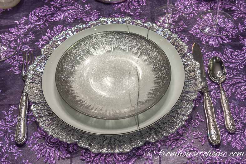 Purple thanksgiving table with black and white plates