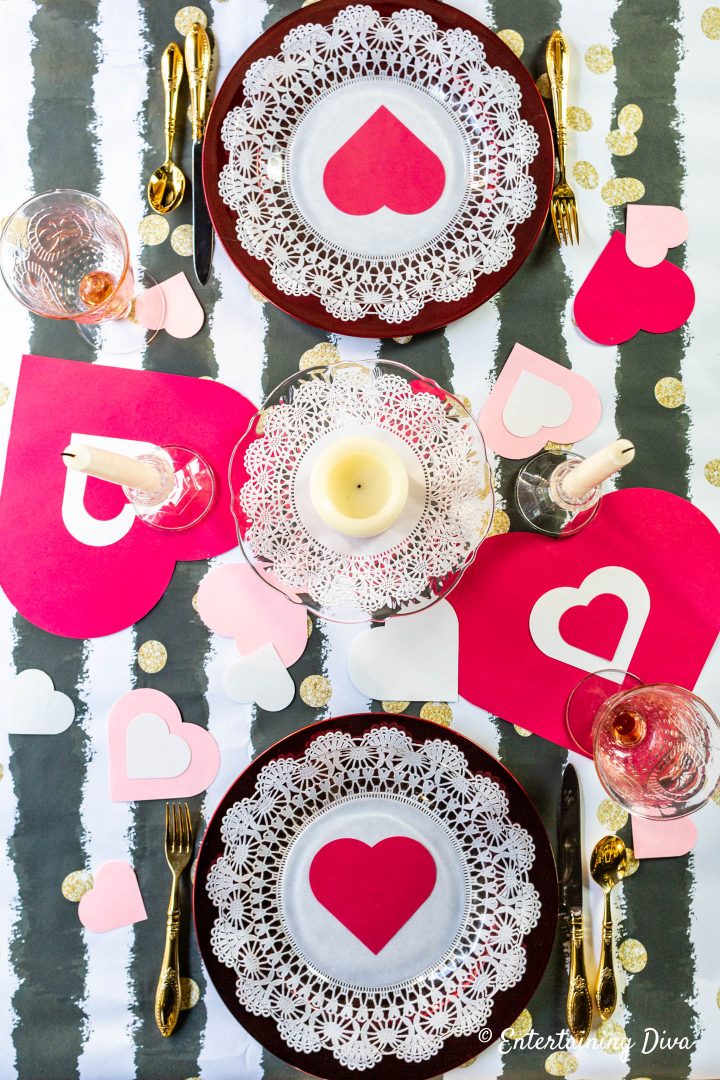 Valentine Day decoration table decoration ideas with pink, white and red paper hearts