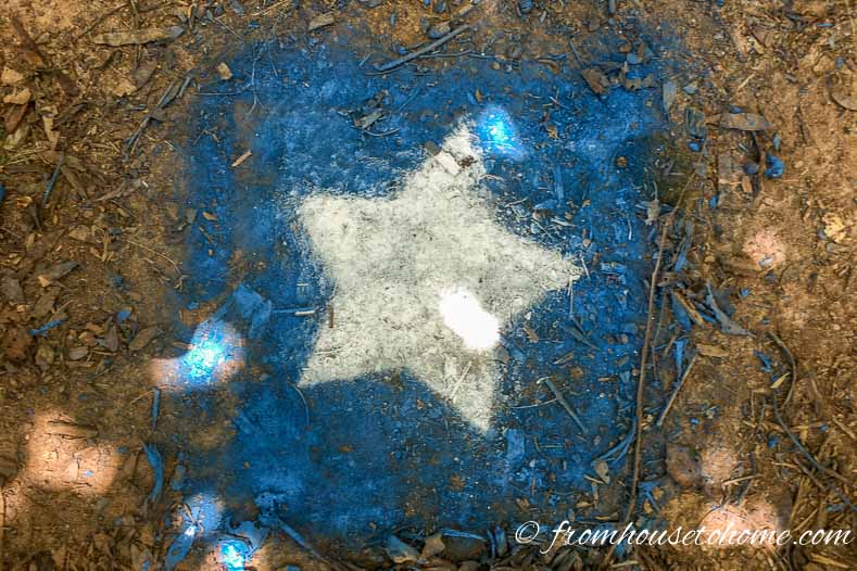 The finished blue and white star decor painted on the ground