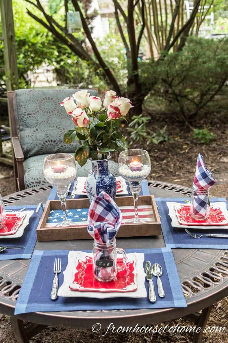 4th of July table decorations | Easy and Elegant 4th of July Party Ideas | If want some 4th of July party ideas, this list will help with food, desserts and decorations...everything for the ultimate Independence Day celebration!