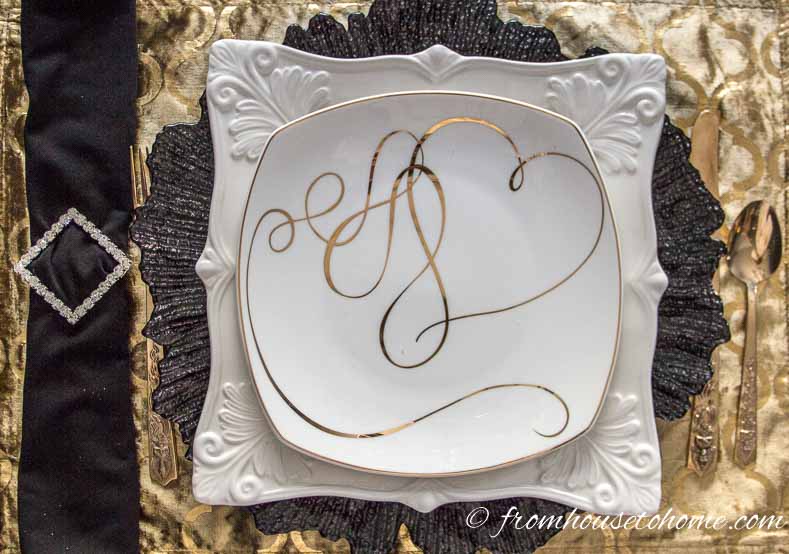 Black and gold Gatsby tablescape