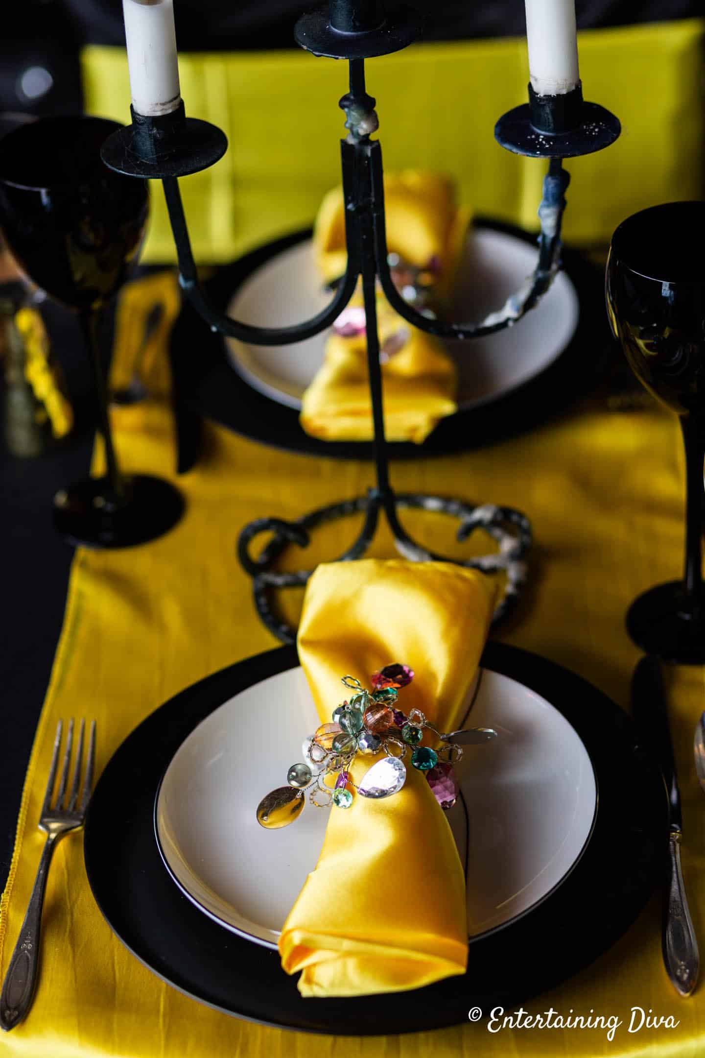 Yellow and black Hufflepuff table decorations