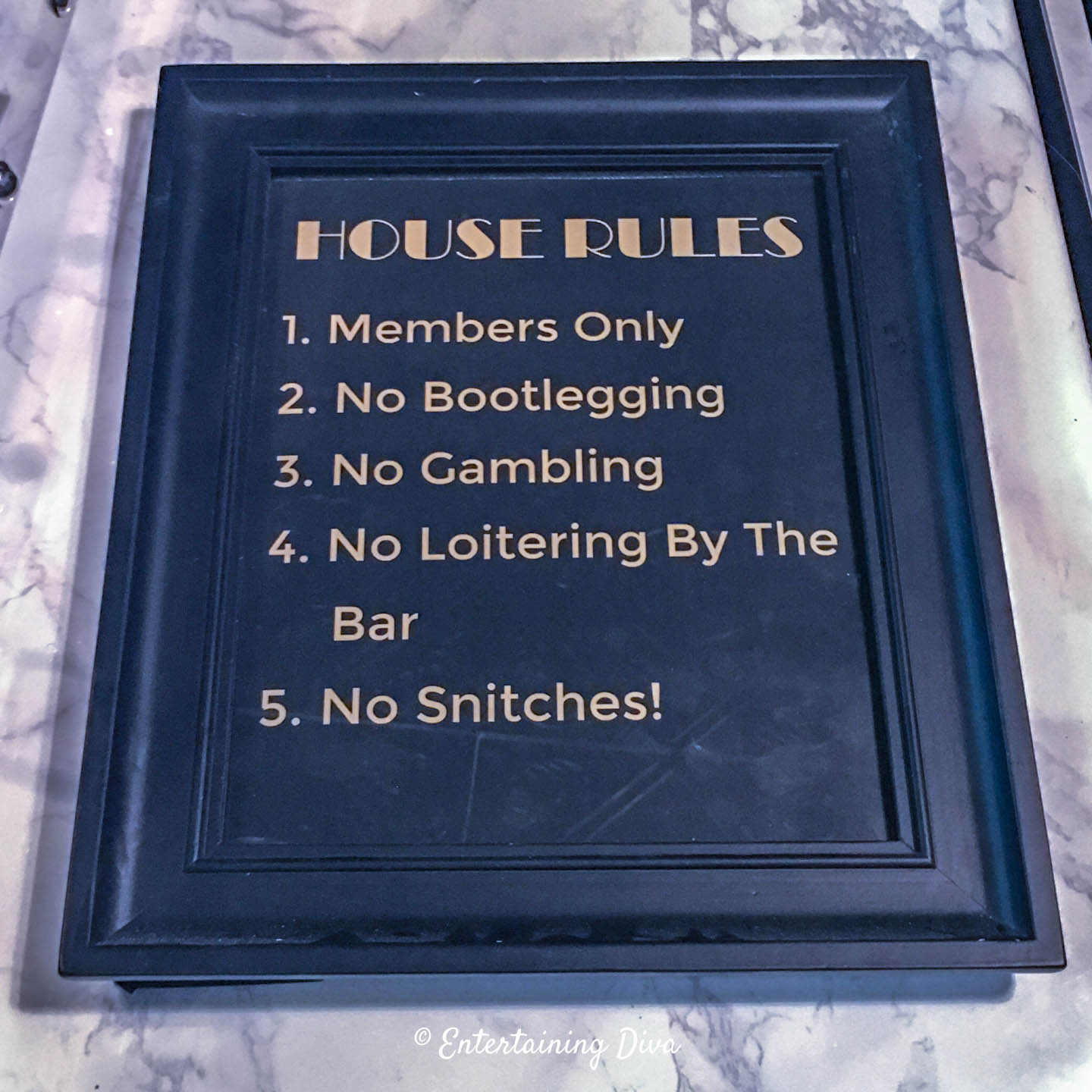 Roaring 20's house rules sign in a black frame