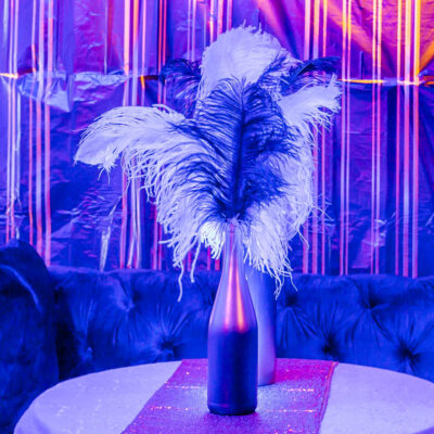great gatsby centerpiece with black and white ostrich feathers