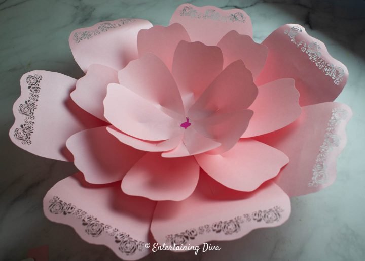 The giant paper flower with 3 layers of petals