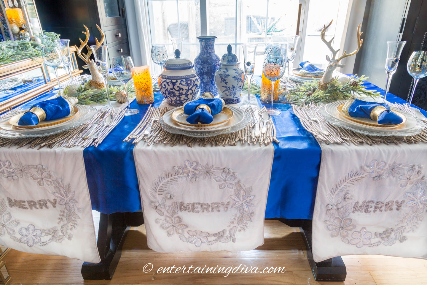 Christmas table setting with 3 runners across the table