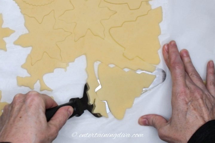 How to remove Christmas tree cut out cookies