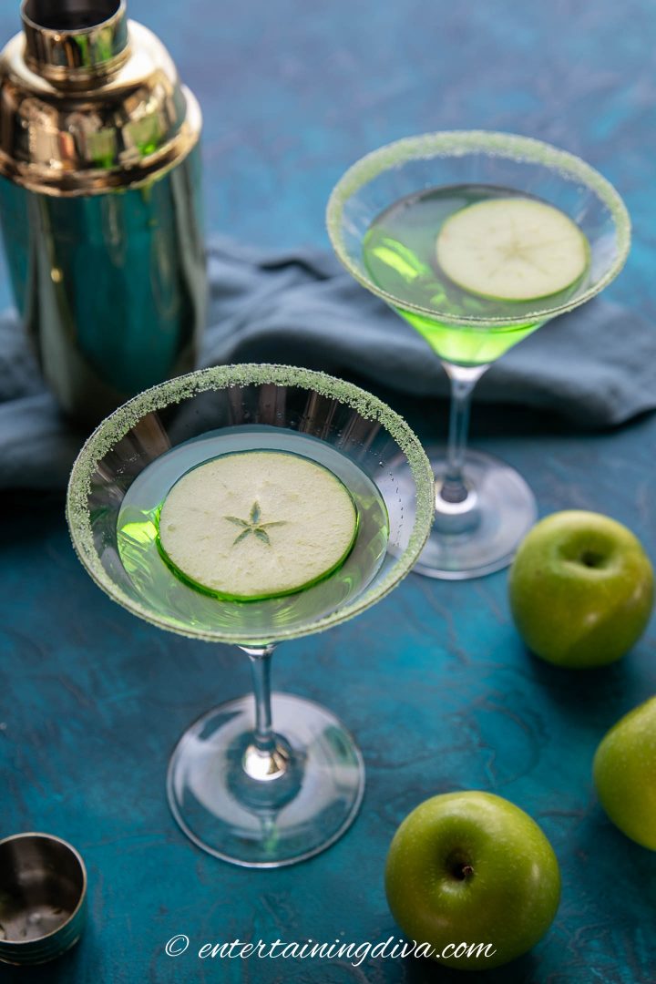 appletini garnished with a granny smith apple slice floating in the glass