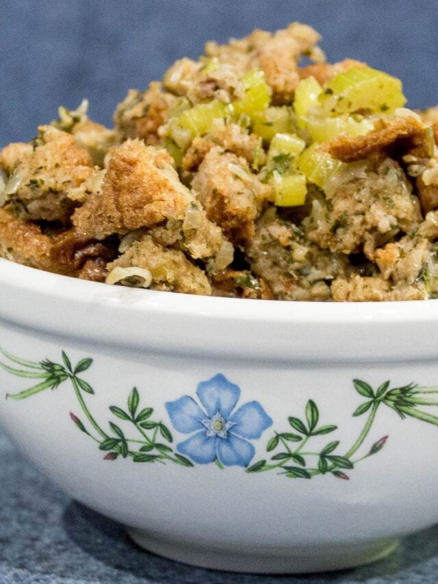 OLD FASHIONED BREAD, CELERY AND SAGE TURKEY STUFFING (OR DRESSING)