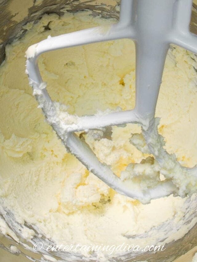 Fluffy Cream Cheese Frosting Recipe