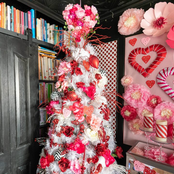 hearts and roses Valentine tree with heart tree topper