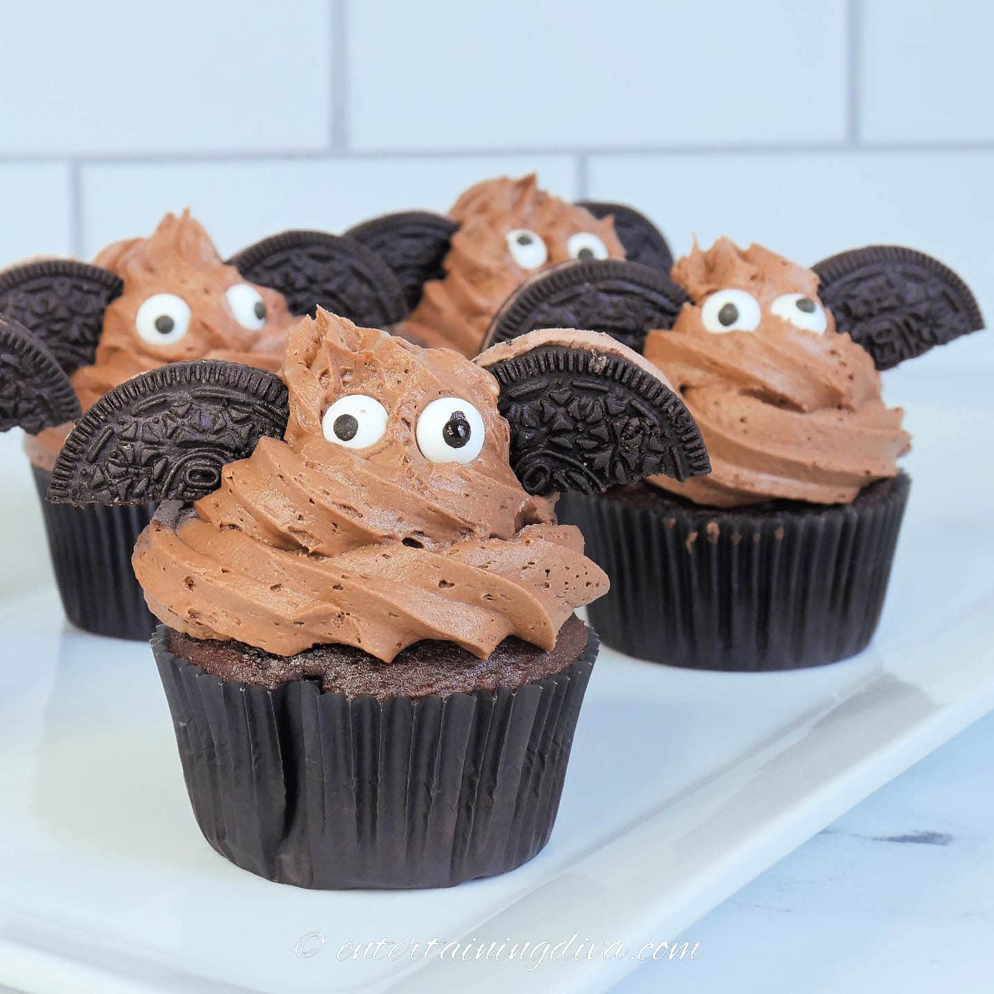 Easy Bat Halloween Cupcakes With Oreo Cookies