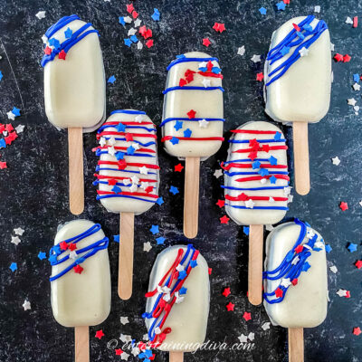 red, white and blue 4th of July cakesicles
