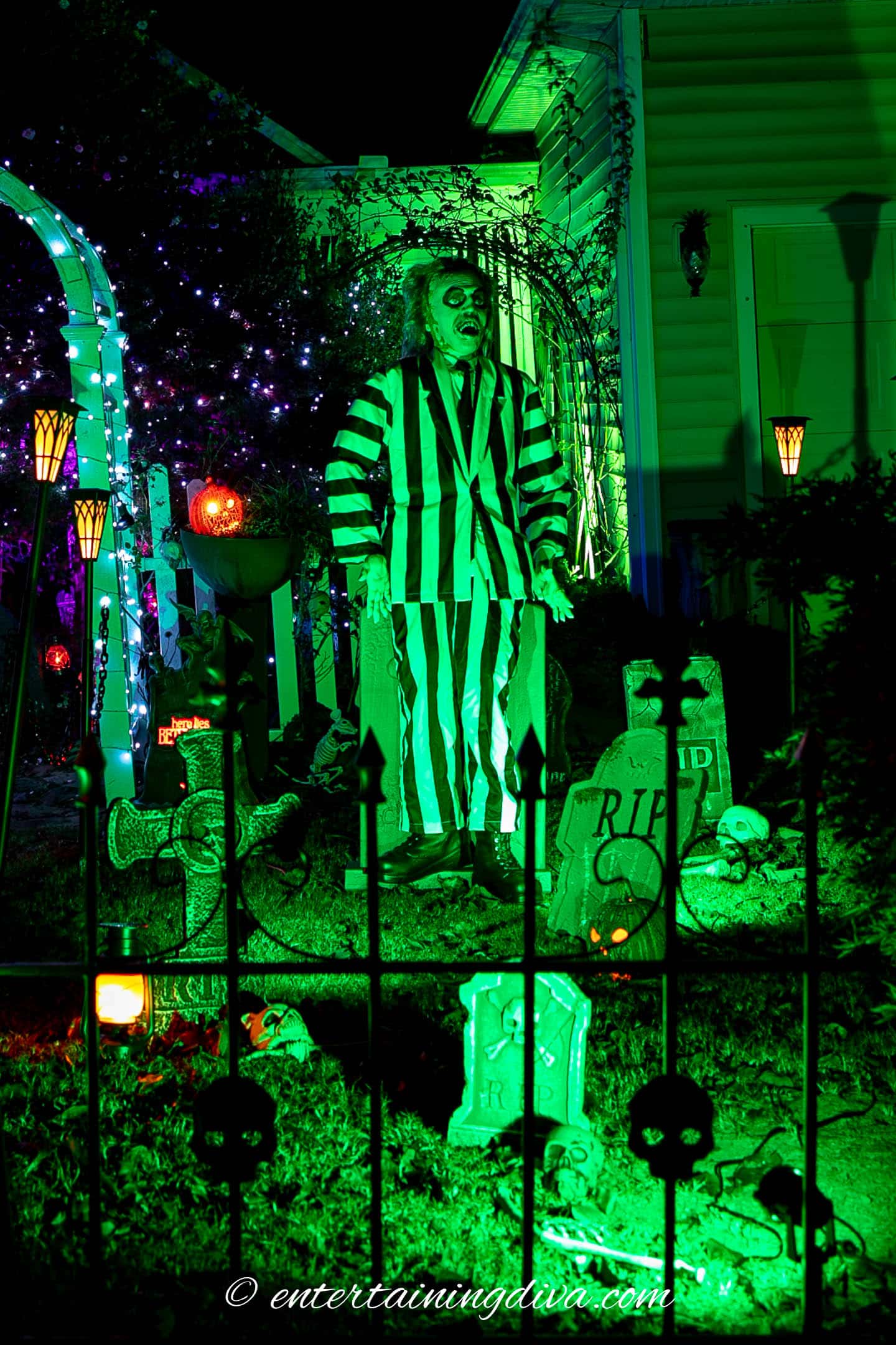 A Beetlejuice cemetery in the front yard