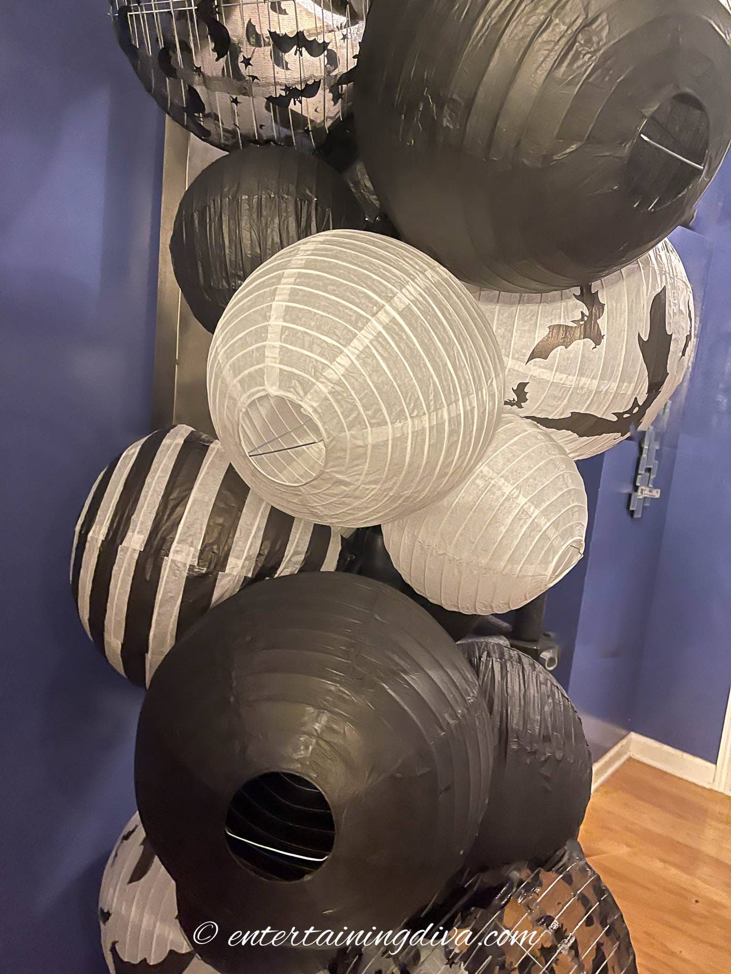 Black and white paper lanterns hanging on one side of an arch