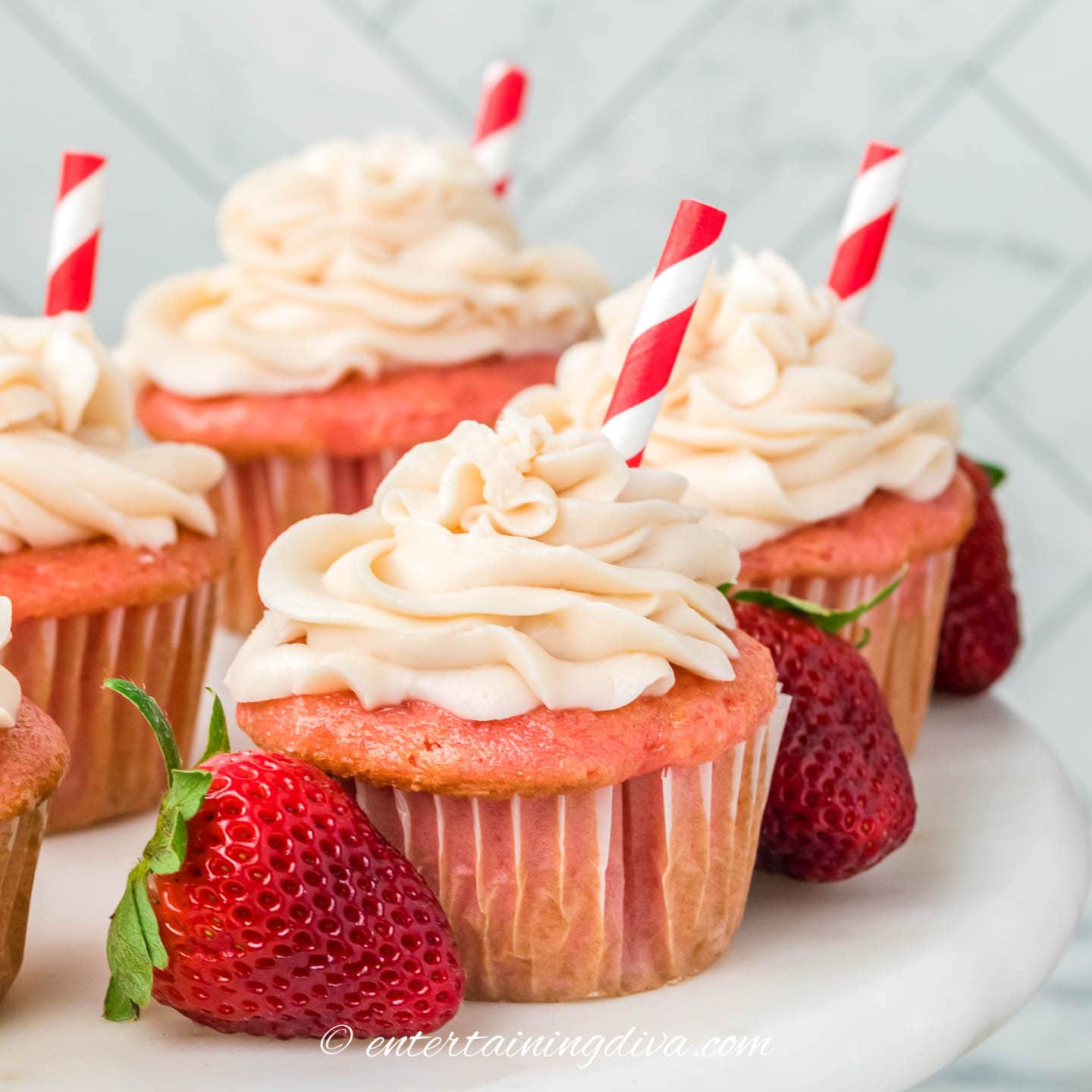 Strawberry Soda Cupcakes With Cream Cheese Frosting
