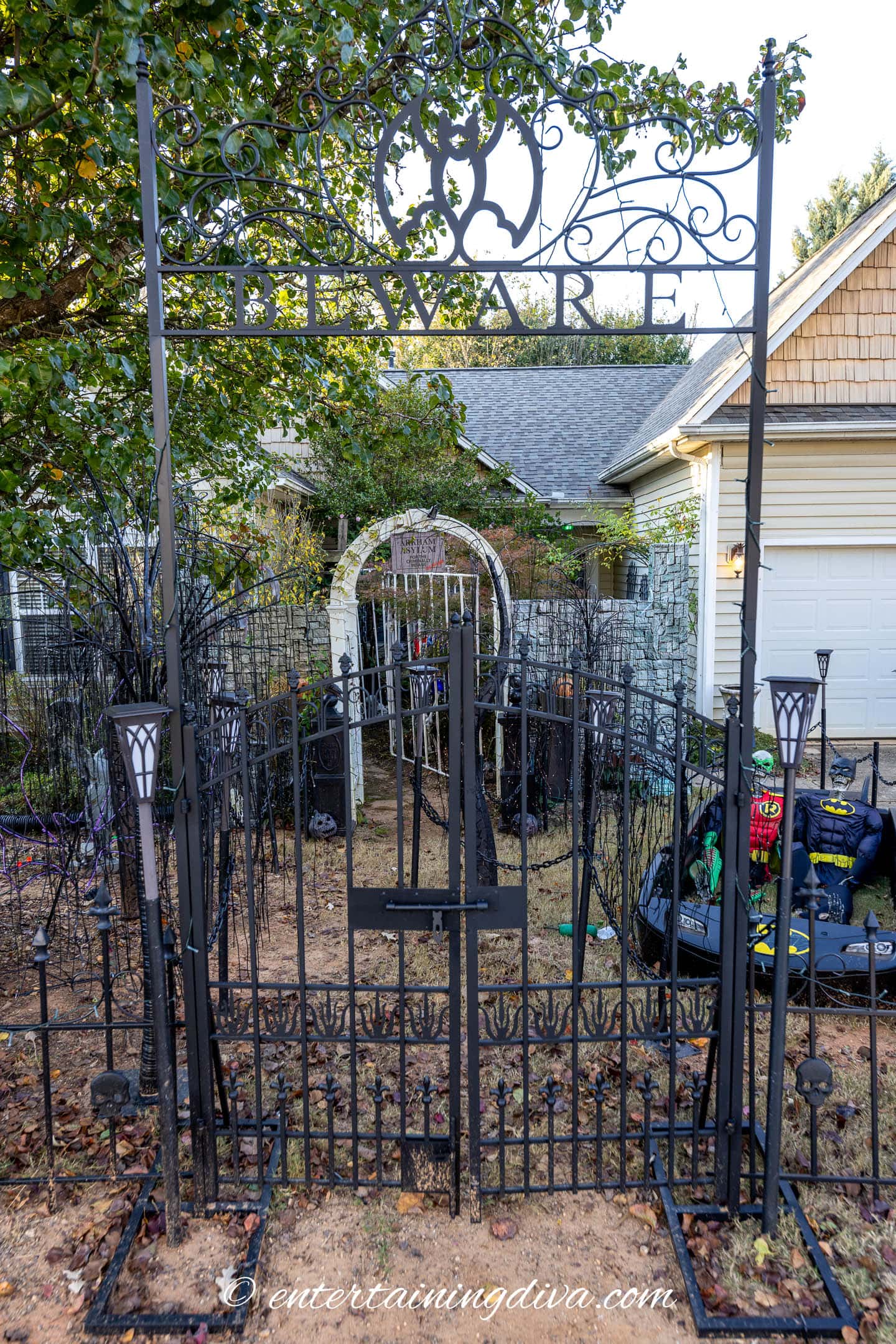 Metal Hallwoeen arbor with a bat and the word "Beware" on top