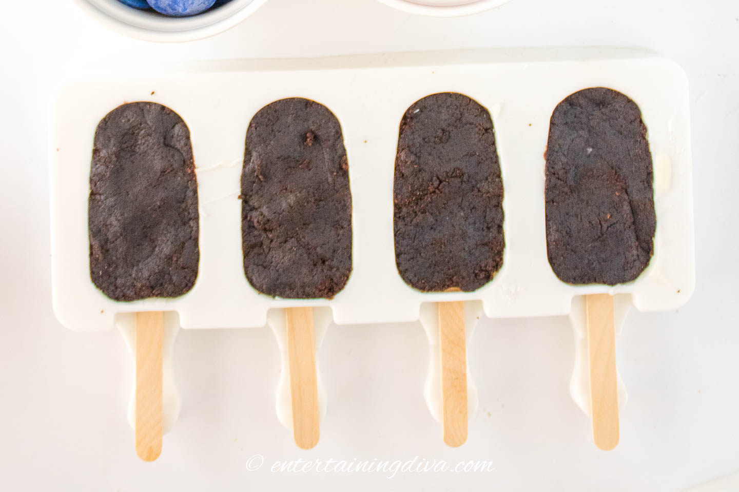 Chocolate cake in the cakesicle mold