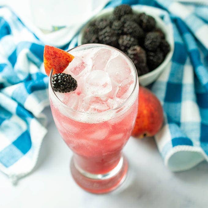 perfect peach and blackberry vodka cocktail