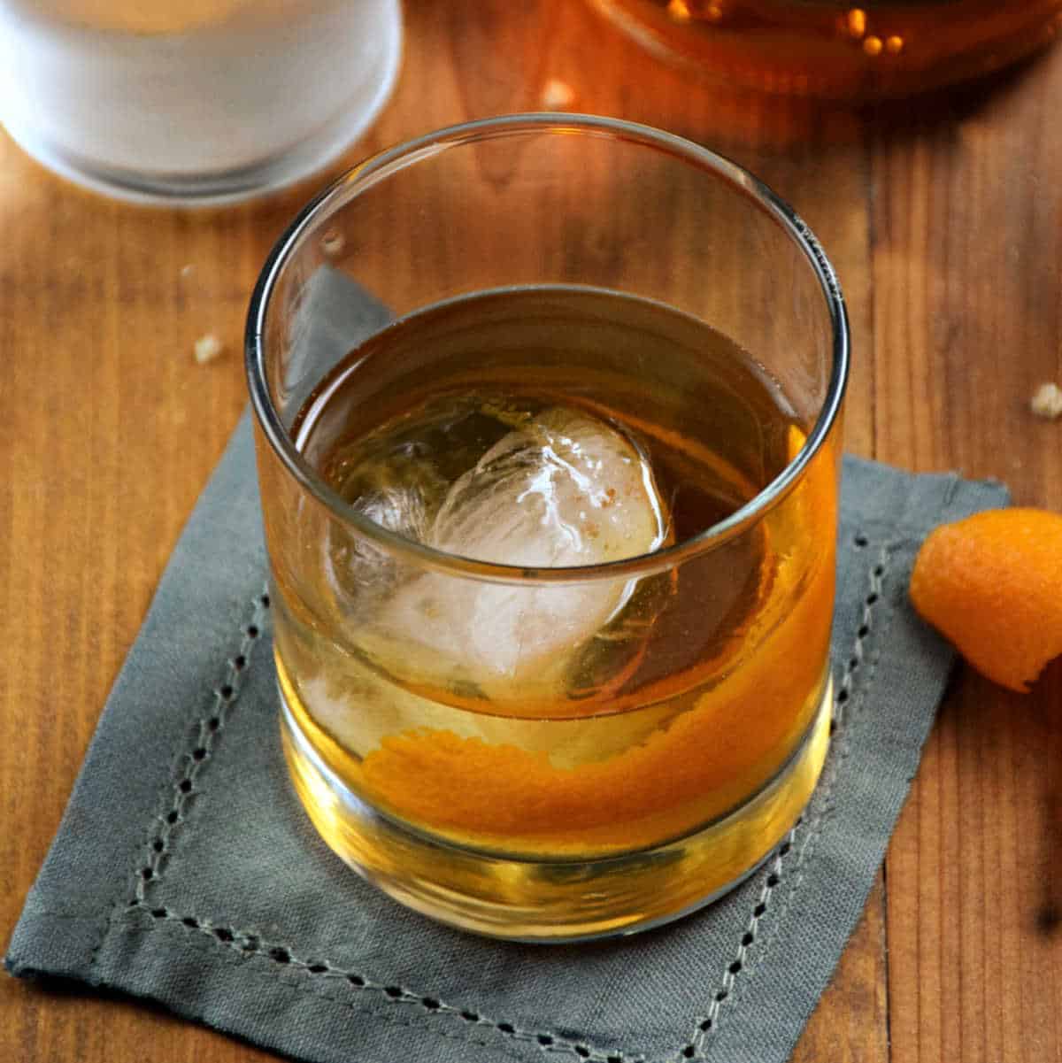 classic old fashioned cocktail