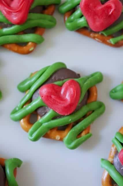 grinch chocolate pretzel squares
