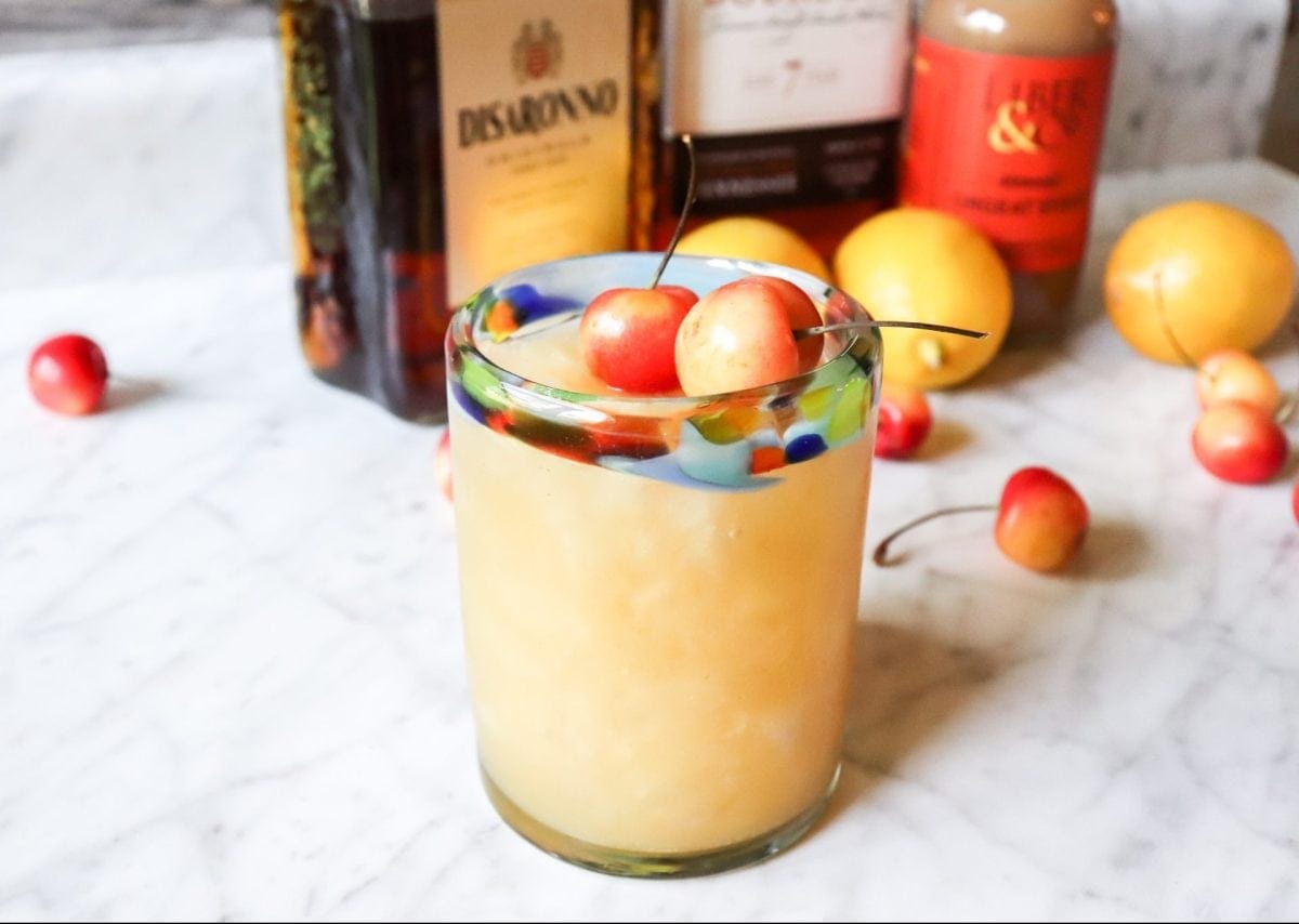 amaretto sour cocktail