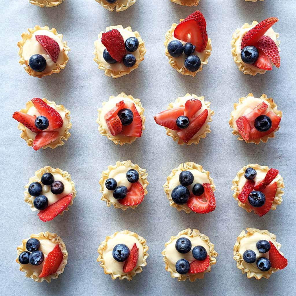 berries & cheesecake phyllo cups