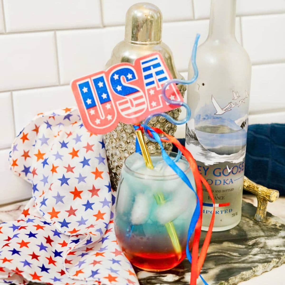 how to make a layered red, white and blue cocktail