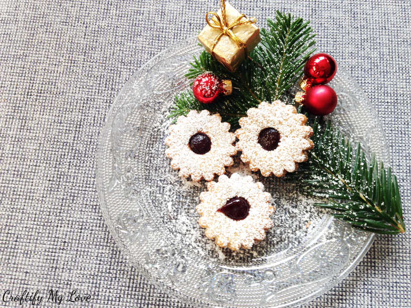 spitzbuben german christmas cookies