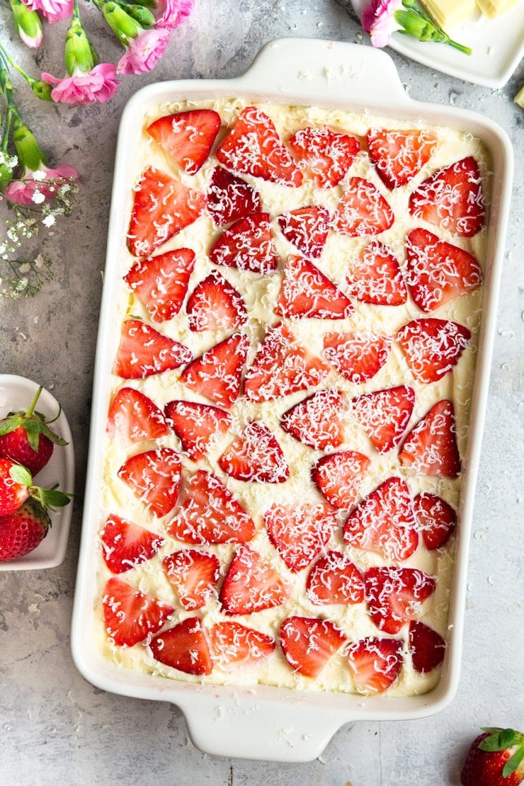 strawberry tiramisu with white chocolate