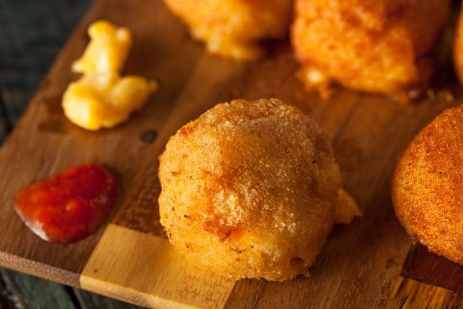 baked macaroni and cheese bites