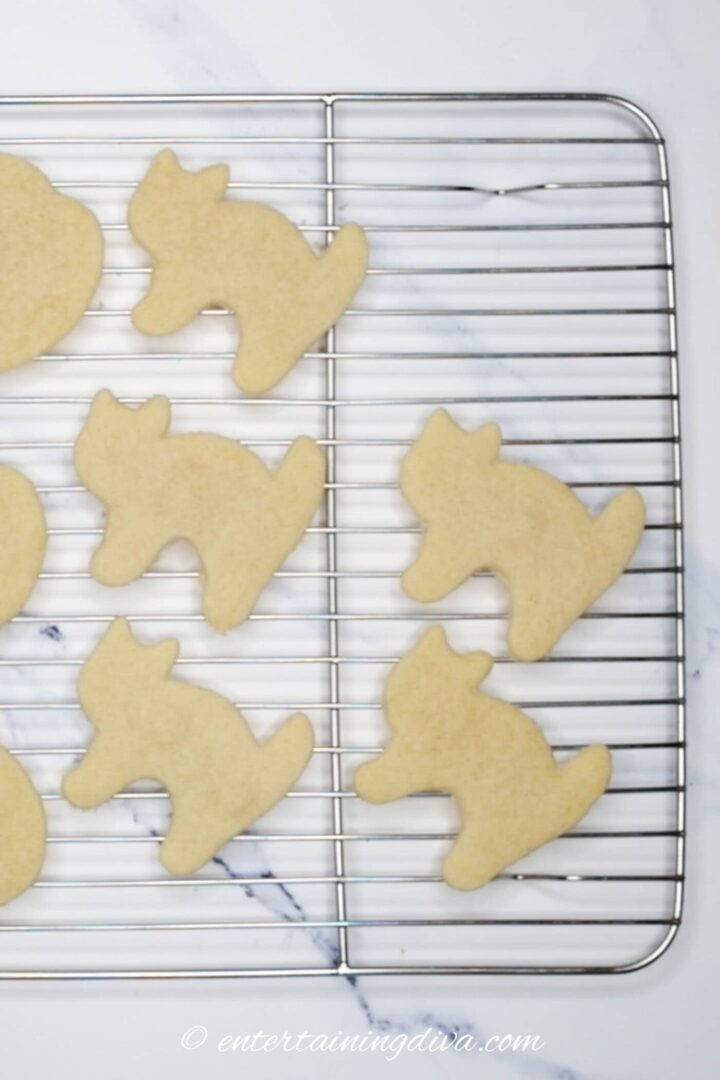 Cat cut-outs on a wire cooling rack