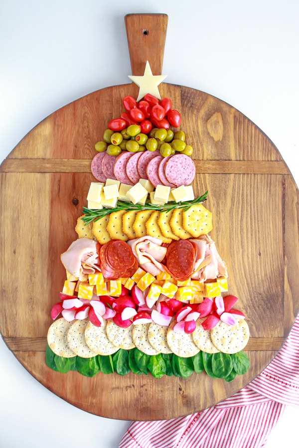christmas tree cheese and cracker tray