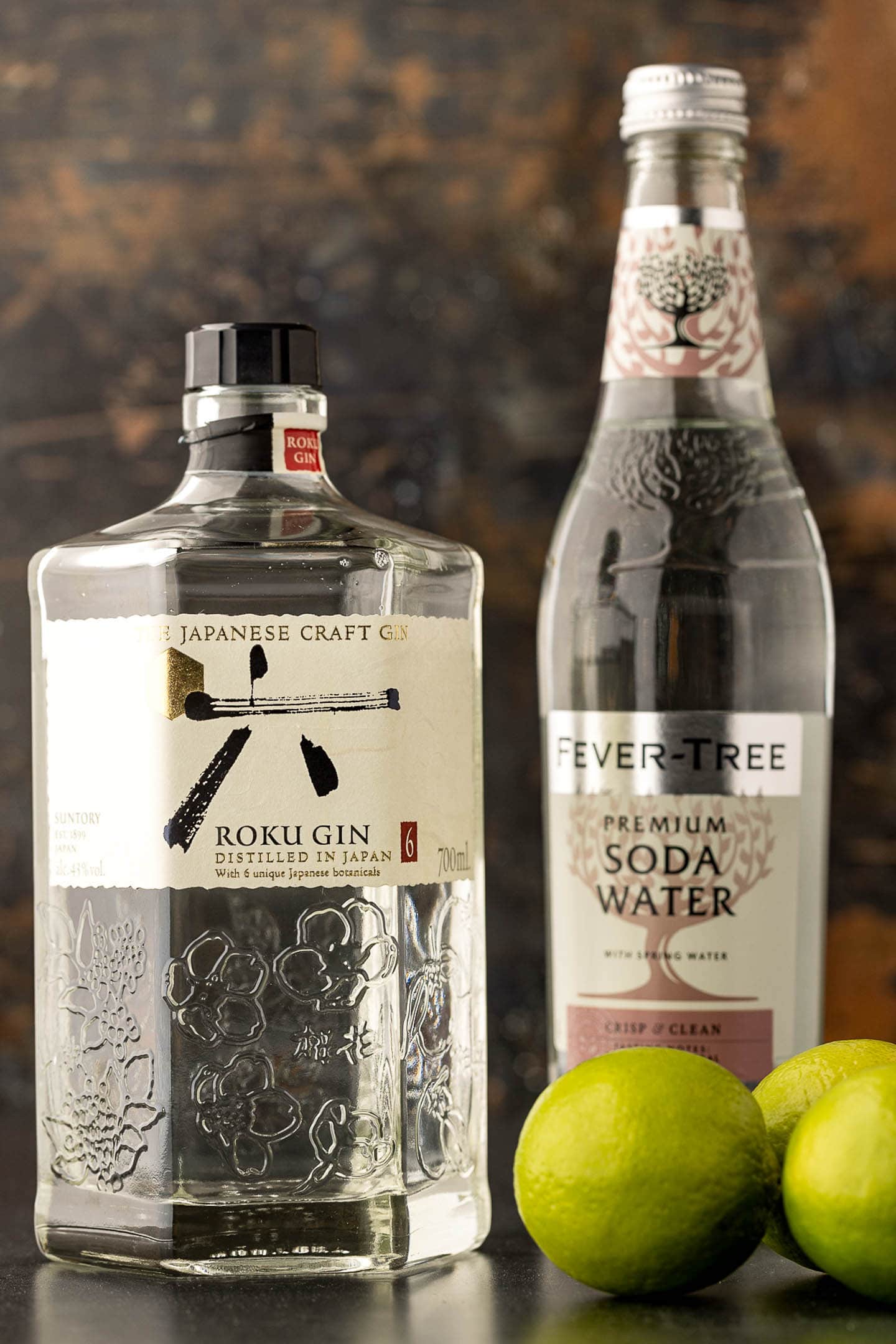 Gin rickey recipe ingredients - gin, limes and club soda