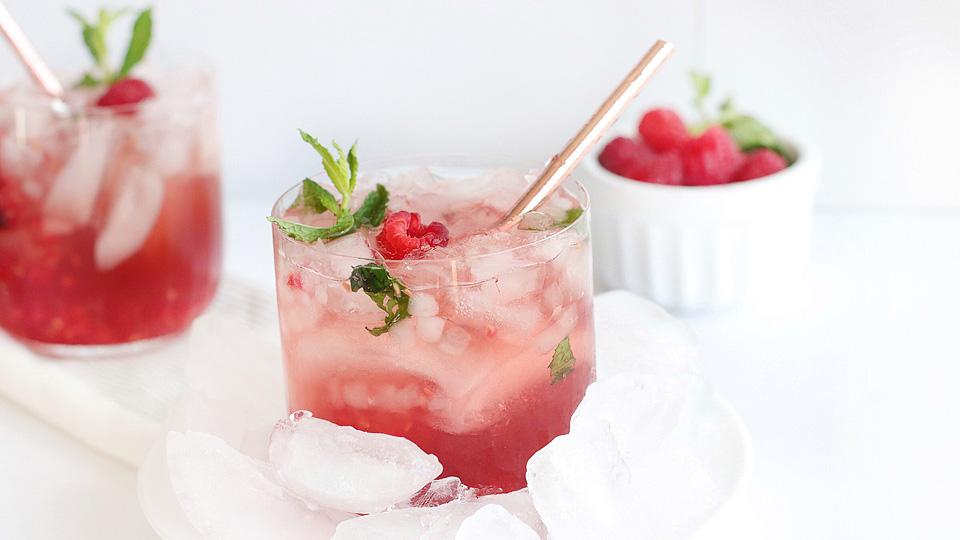 raspberry bourbon smash cocktail
